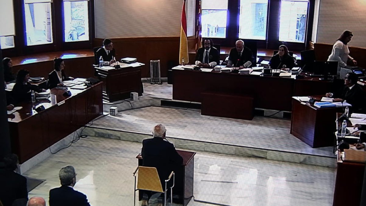 Todó assegura que es va absentar de la votació que va apujar el seu sou a Catalunya Caixa