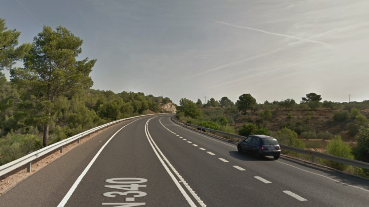 Afectaciones viarias en la N-340 en l'Ampolla por un choque entre dos turismos