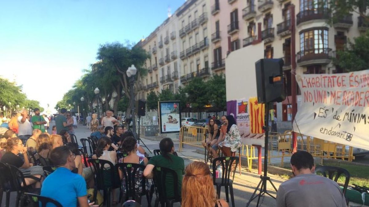 Presentació de la campanya 'És de mínims' d'Endavant a Tarragona