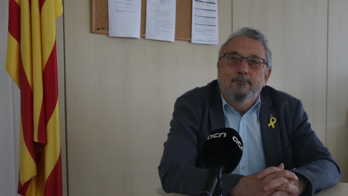 Salut Pública vol prohibir fumar dins els vehicles privats per reduir el consum de tabac