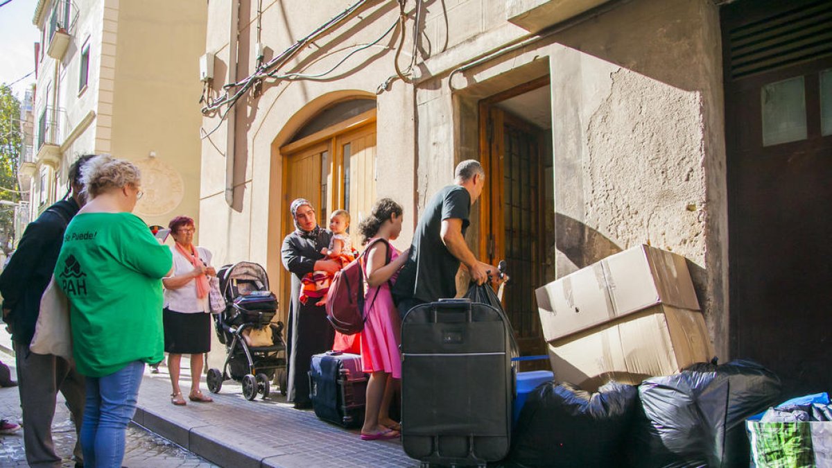 Bienestar prolonga hasta el día 19 la estancia de la familia desahuciada en una fonda