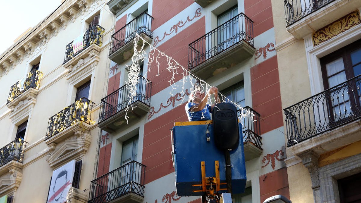 El Ayuntamiento de Reus asumirá el 50% del alquiler de las luces de Navidad de la calle