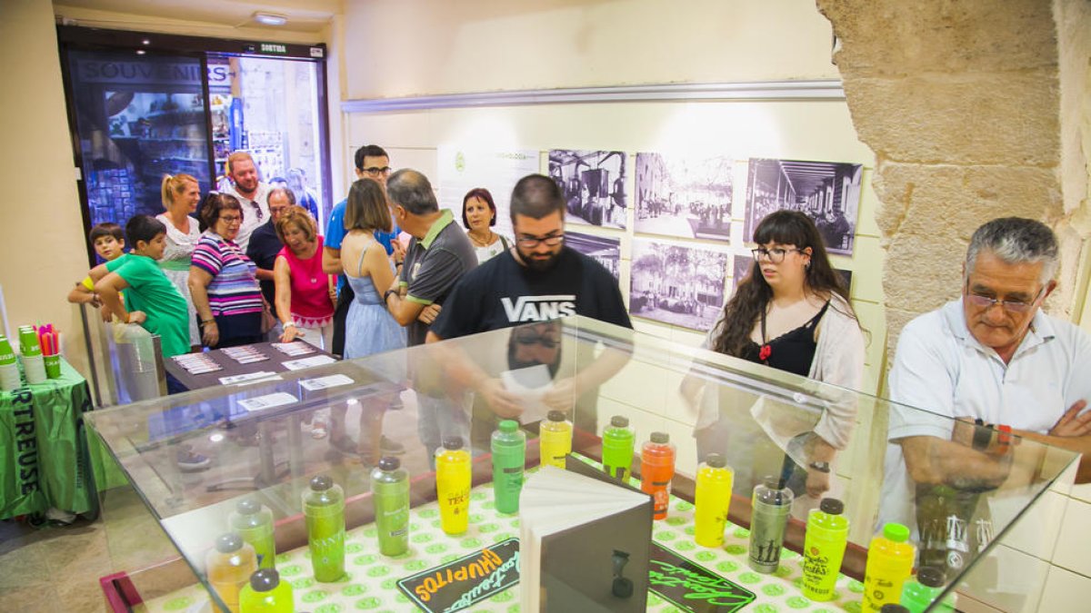Una exposición recuerda los veinticinco años de la aparición de la 'mamadeta' en Tarragona