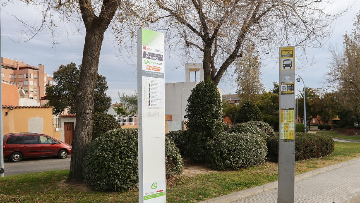 Col·loquen indicatius pendents a les parades del bus Reus-Tarragona