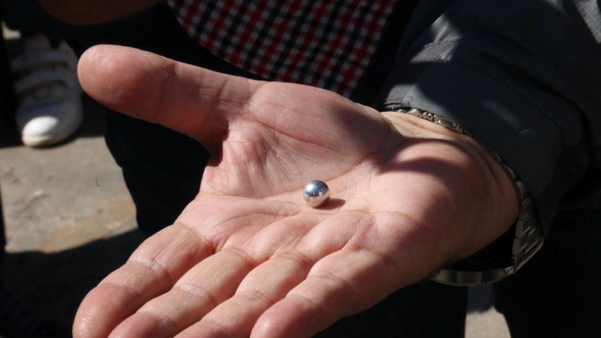 Disparan balines contra una carpa de JxCat en Barcelona
