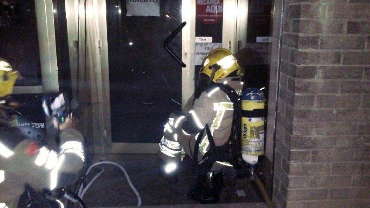 Incendio en una tienda de comestibles en Torreforta