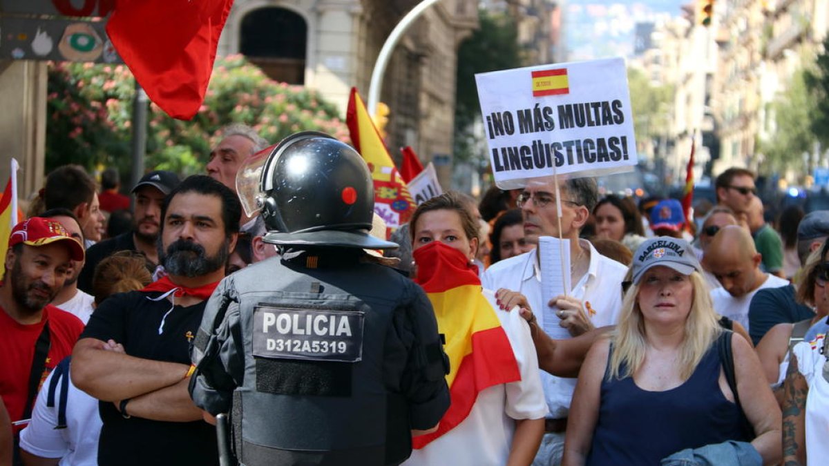 Tensió a Barcelona per dues manifestacions a favor i en contra del model d'immersió lingüística i d'escola catalana