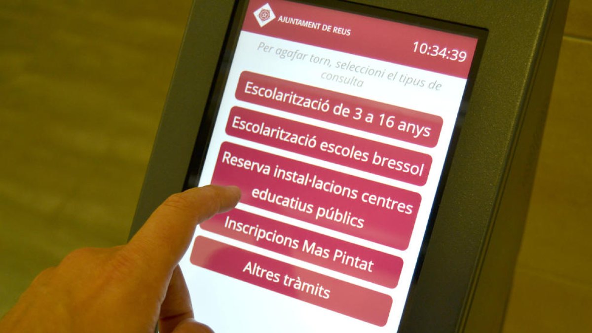 Un nou sistema redueix cues i temps per fer gestions a les oficines municipals de Reus