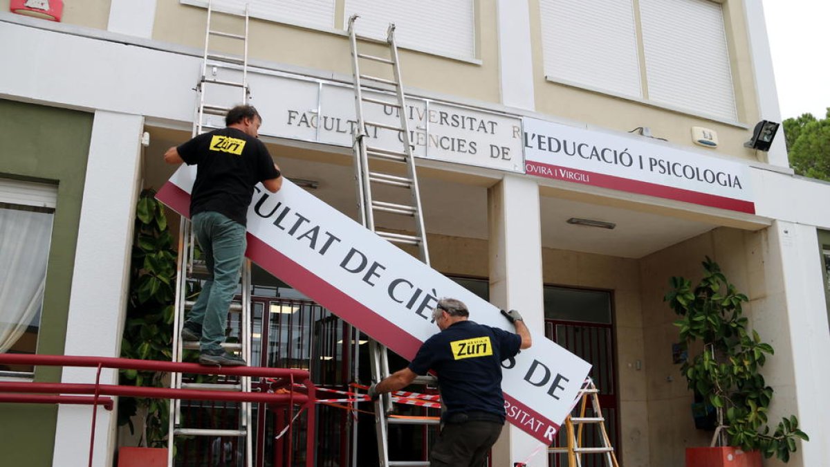 La URV actua d'urgència a la Facultat de Psicologia davant la impossibilitat de fer el nou edifici