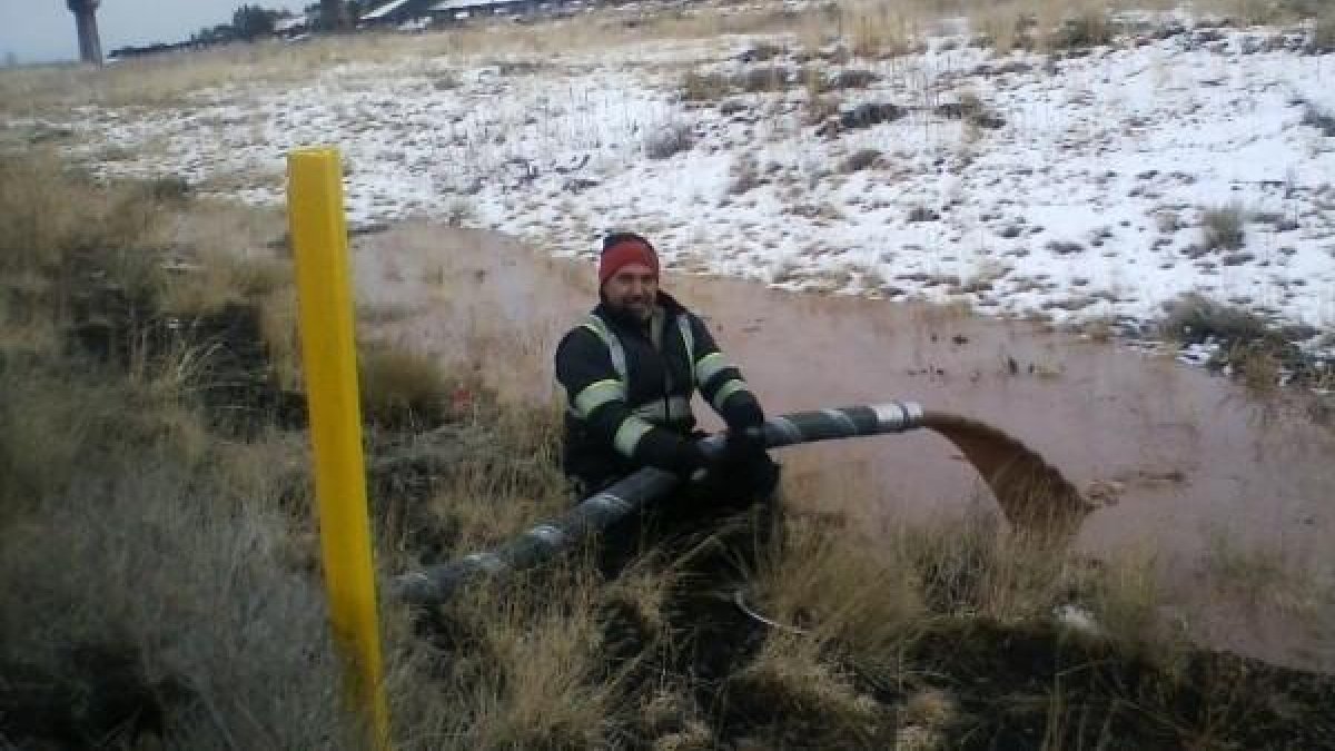 Un 'río del chocolate' bloquea el tráfico en una autopista de Arizona