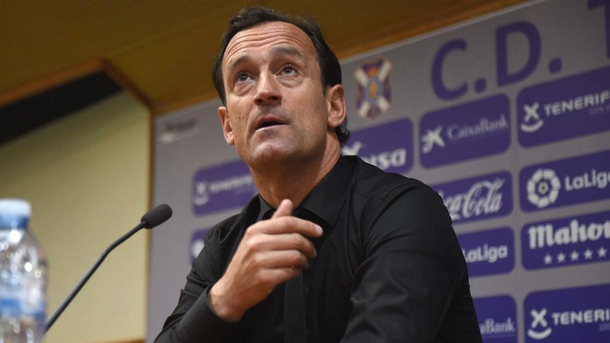 Cae el primer entrenador a Segunda: el Tenerife echa a Joseba Etxeberria