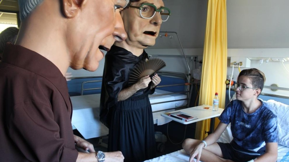 Los Nanos del Nàstic visitan el Hospital Joan XXIII de Tarragona