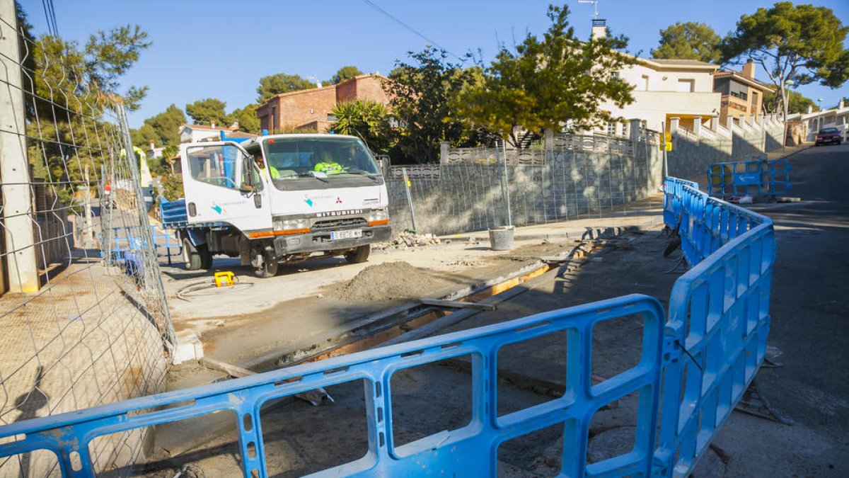 Empiezan las obras de drenaje de aguas de lluvia en la calle Montsià de La Móra