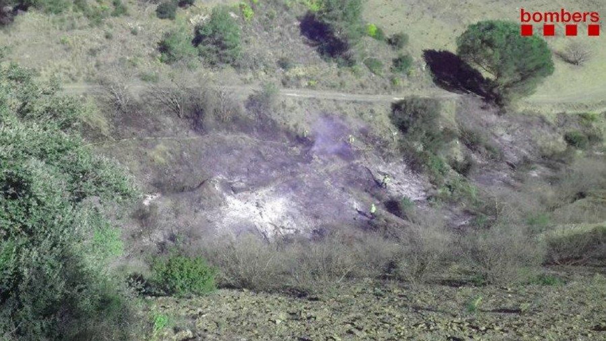 Un incendi afecta un barranc prop de la C-311 a Porrera