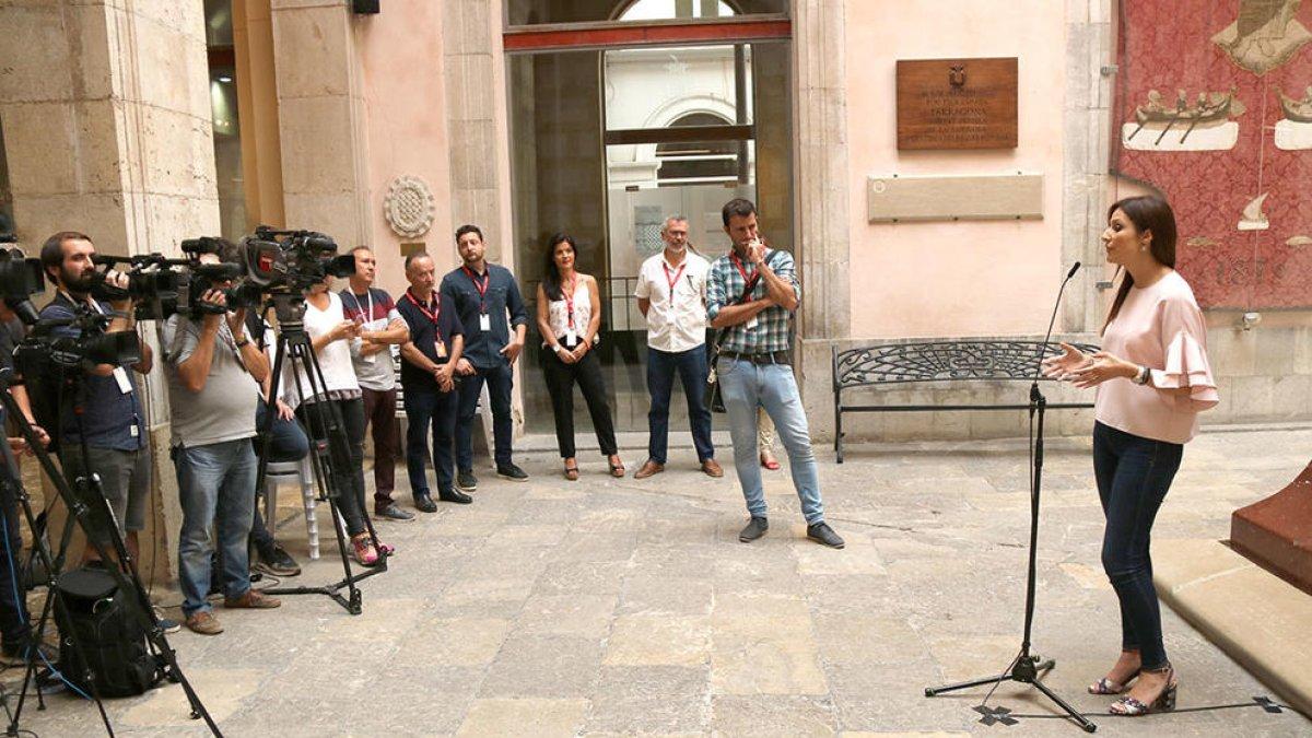 la líder de Cs afirma que «muchos constitucionalistas no podrán celebrar las Fiestas de Santa Tecla»