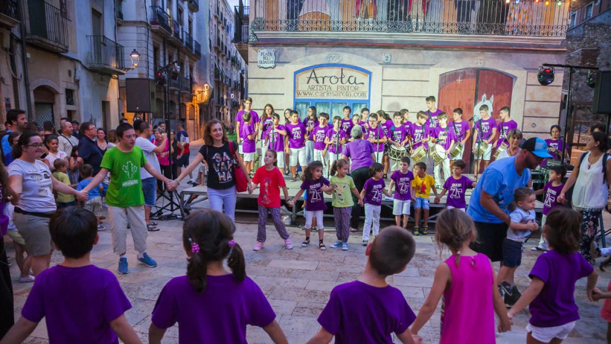 Xumets, ball de gralles infantil i música a la fresca a la plaça De la Font