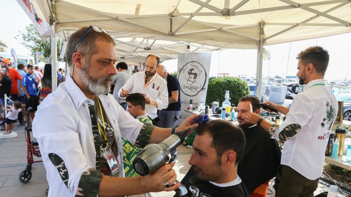 Los cambrilenses se cortan los pelos por|para las enfermedades neurodegenerativas