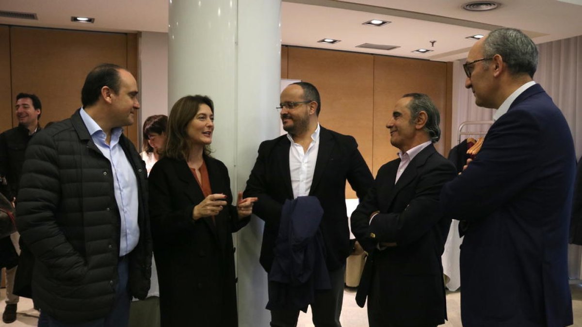 Alejandro Fernández qualifica la reunió de l'espai de diàleg de «fracàs rotund» perquè insisteix «en l'error»