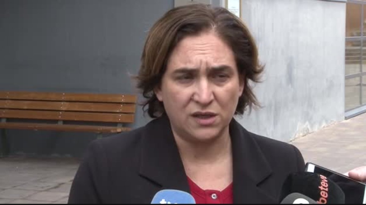 Ada Colau ha visitat a Carme Forcadell a la presó del Catlllar.