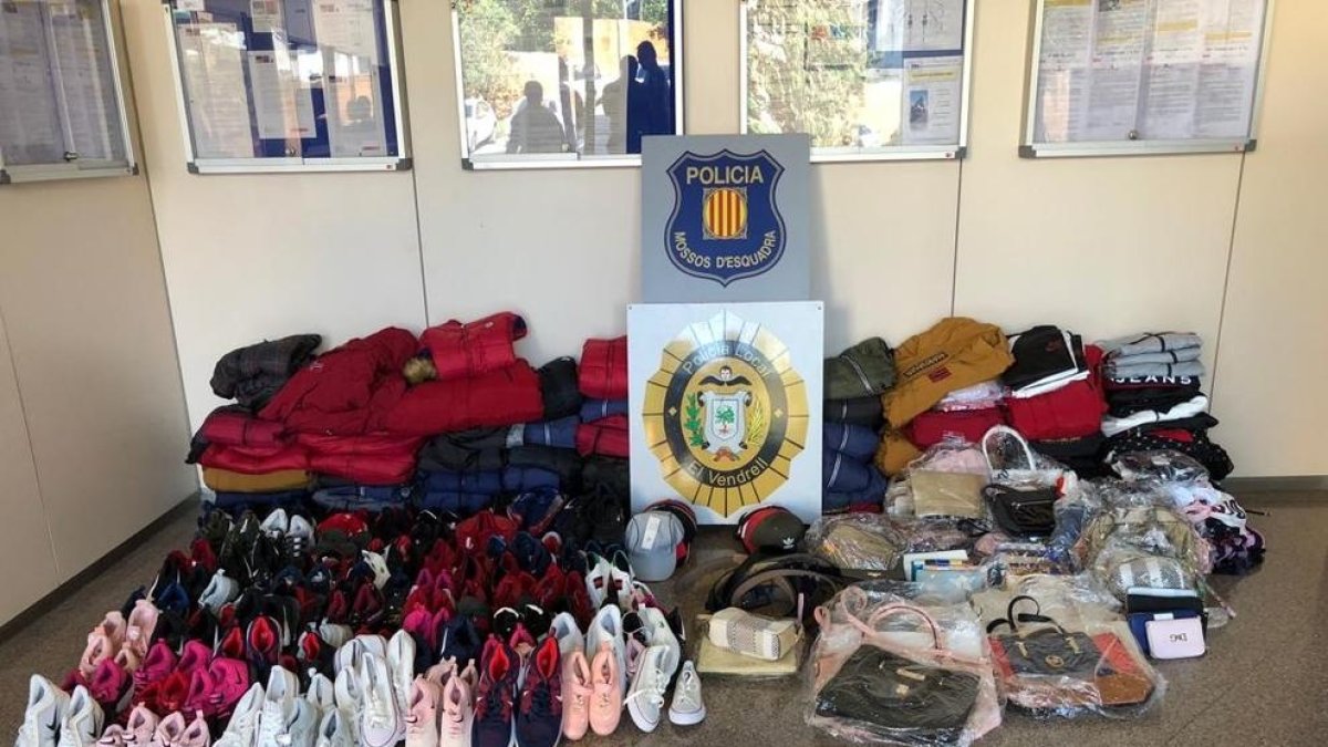 Decomisan 272 artículos falsificados destinados al top manta en el Vendrell