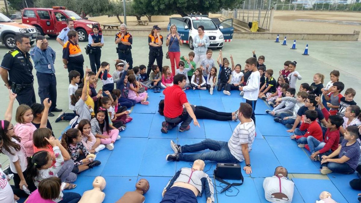 Més de 650 nens de Vandellòs i l'Hospitalet en una jornada de reanimació cardiopulmonar