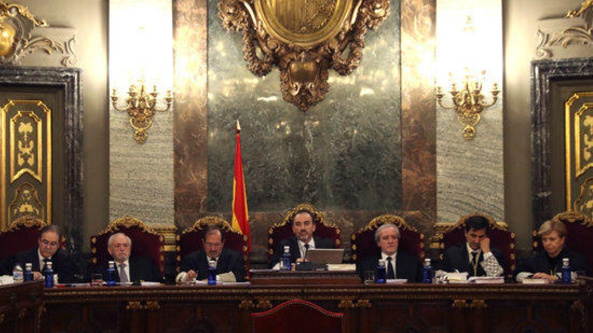 Els set membres del Tribunal Suprem que jutjaran l'1-O si es confirma la sentència