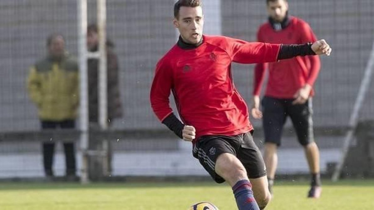 Imanol García refuerza el centro del campo del Nàstic