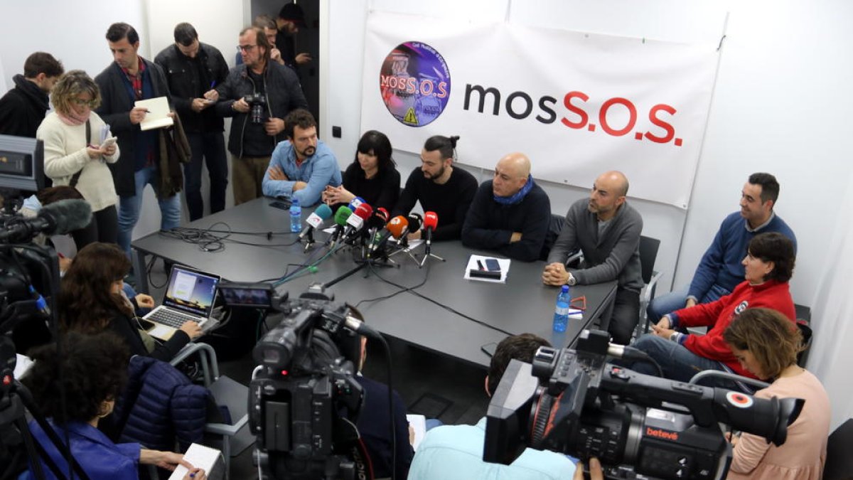 Els mossos aparquen el conflicte laboral per després del Consell de Ministres