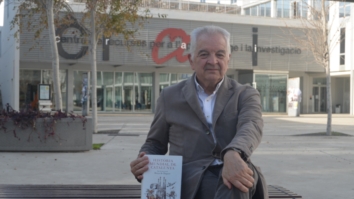«Volem arribar a un públic que potser no compraria un llibre d'història convencional»