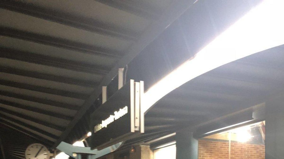 Uns 300 passatgers d'un talgo amb destinació Cartagena passen entre 8 i 12 hores a dins el tren a l'Aldea per les pluges