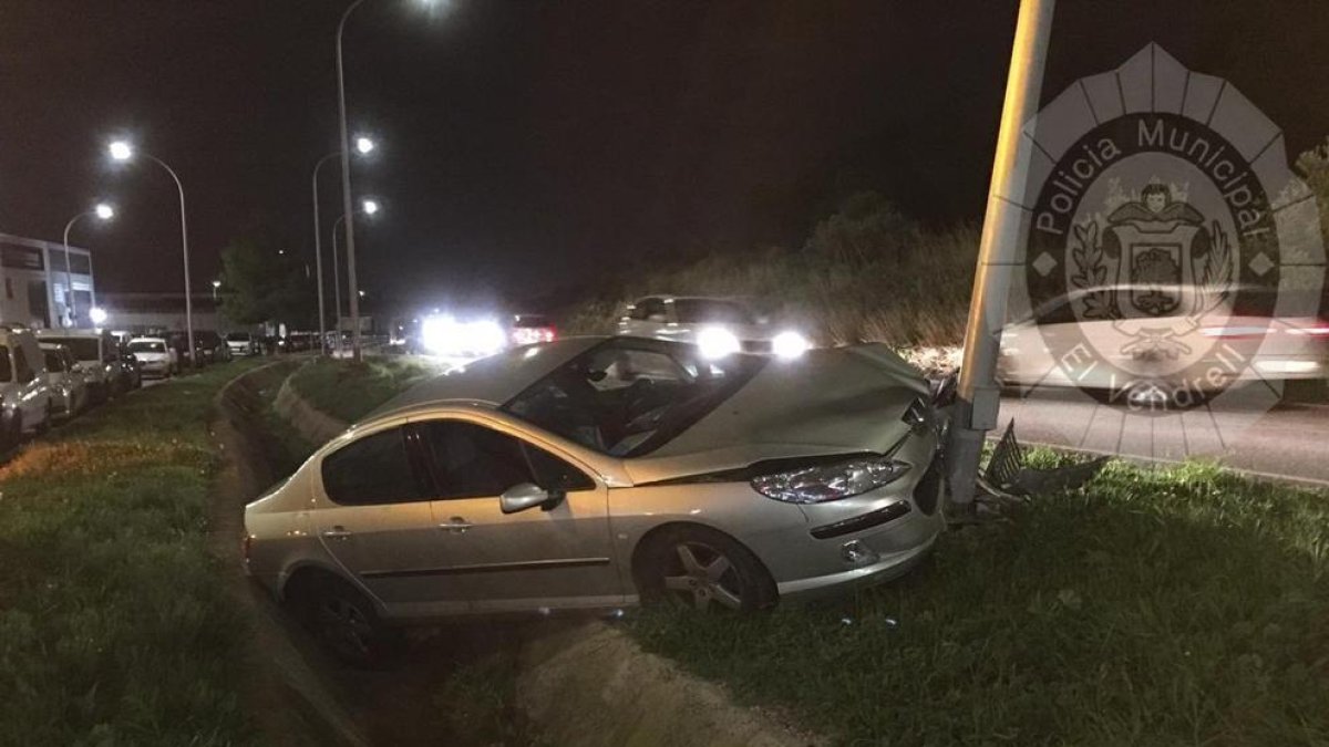 Un ferit lleu en un accident al polígon La Cometa del Vendrell