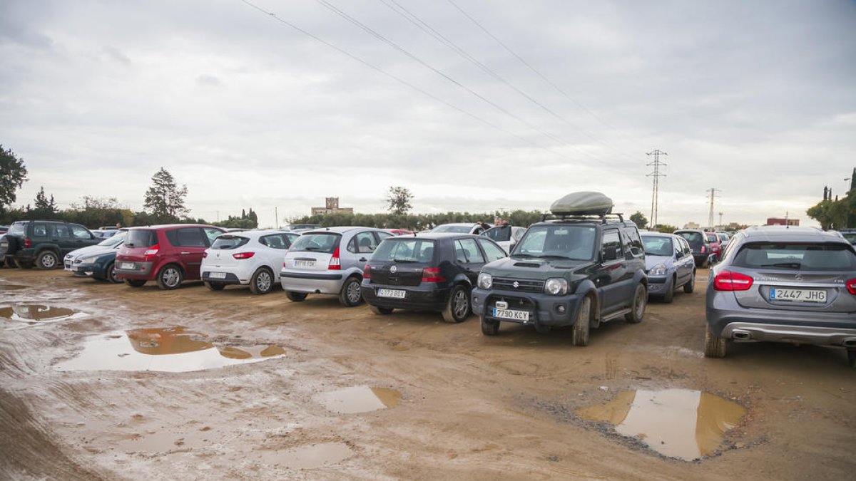 CUP, PP y vecinos reclaman que el parking exterior del Sant Joan sea gratuito