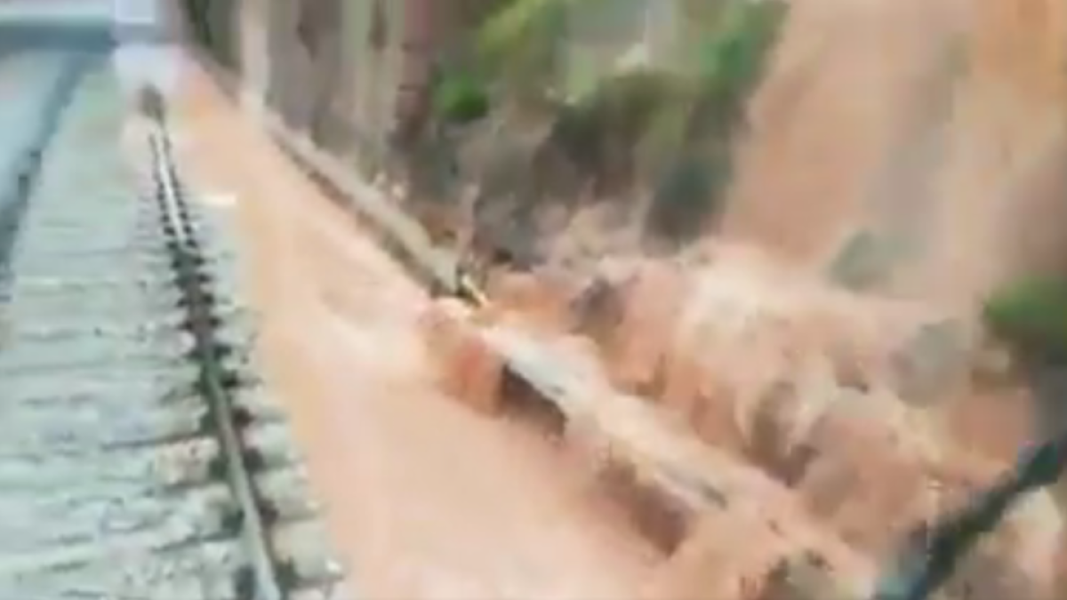Foment investigarà l'esllavissada que ha provocat l'accident de tren i apunta a les pluges com a causa