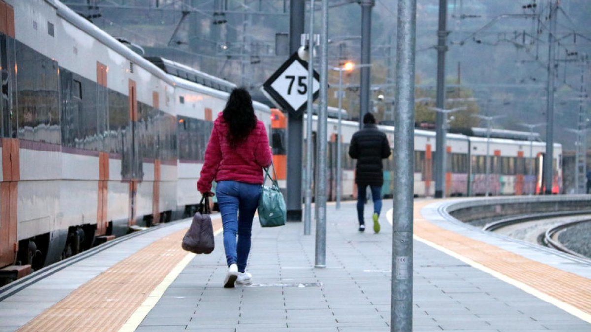 Renfe restablece al servicio de tren entre Manresa y Terrassa después del descarrilamiento de Vacarisses