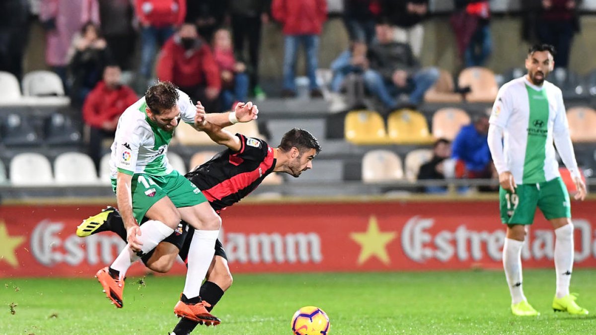 Juan Domínguez, 150 partits a Segona controlant el mig del camp