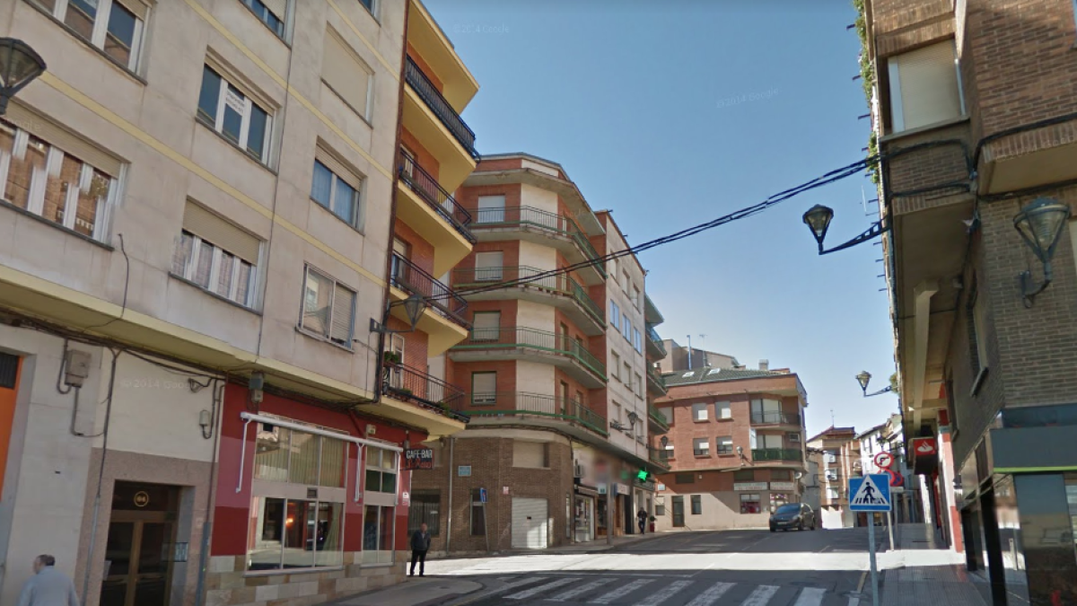 Muere un bebé de nueve meses al caer del balcón de un tercer piso