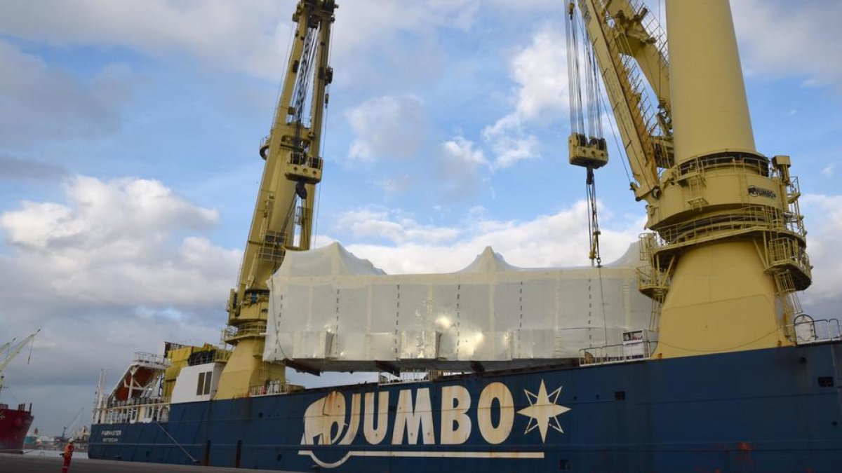 Construyen en el Port unas estructuras para una industria química de Houston