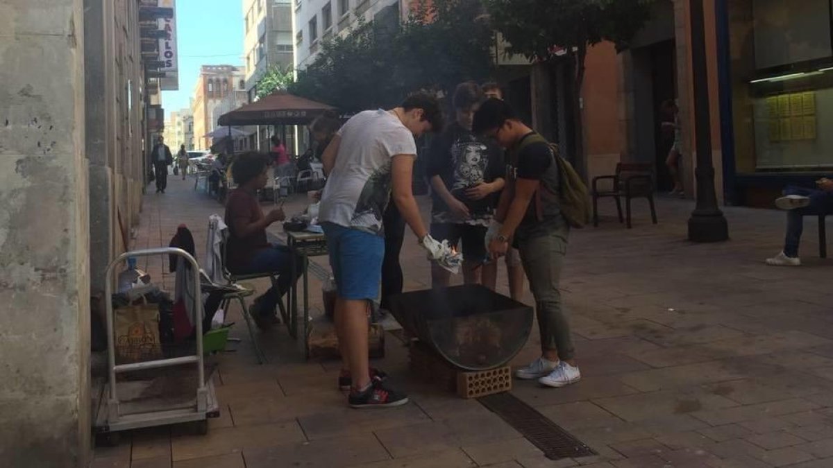 Vint punts de venda de castanyes als carrers de la ciutat