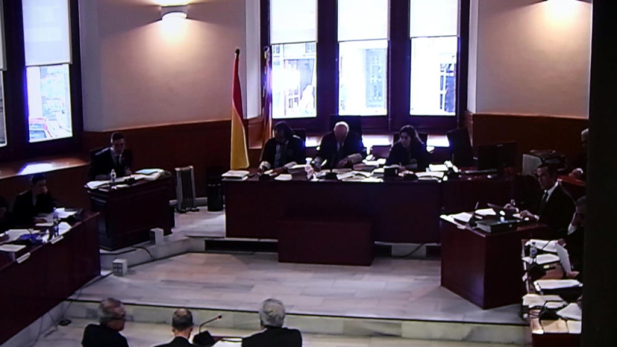 L'augment de sous a Catalunya Caixa no era il·legal, però sí «inoportú»