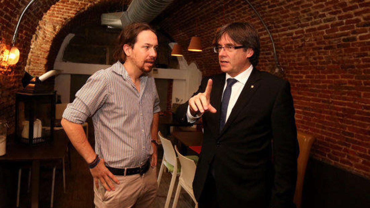 Puigdemont i Iglesias coincideixen per telèfon en la necessitat «d'obrir espais de diàleg sense excloure cap tema»