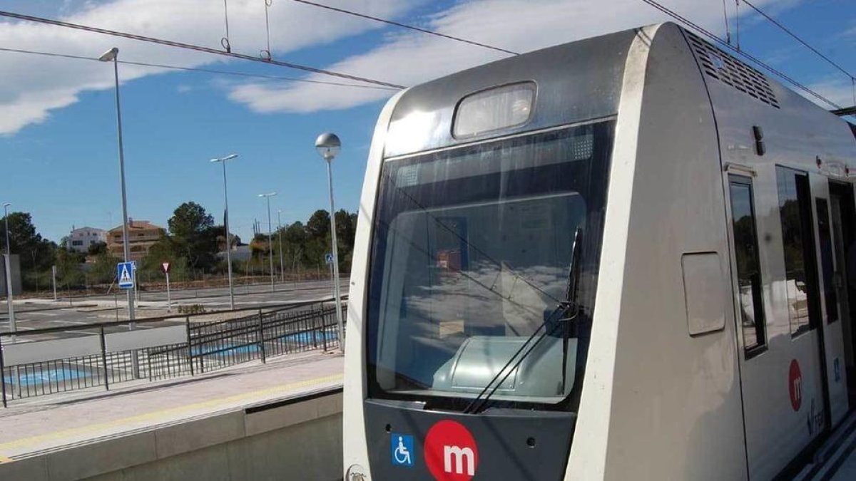 Mor un home atropellat pel metro de València
