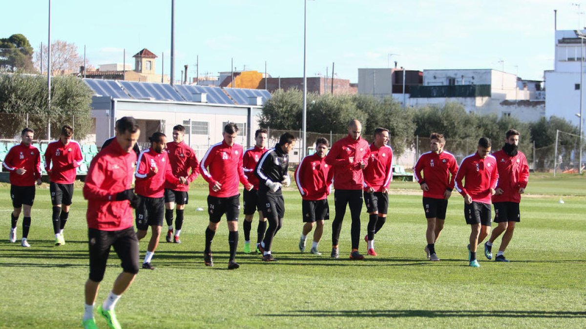 Joan Oliver es reunirà avui amb els jugadors per donar-los explicacions