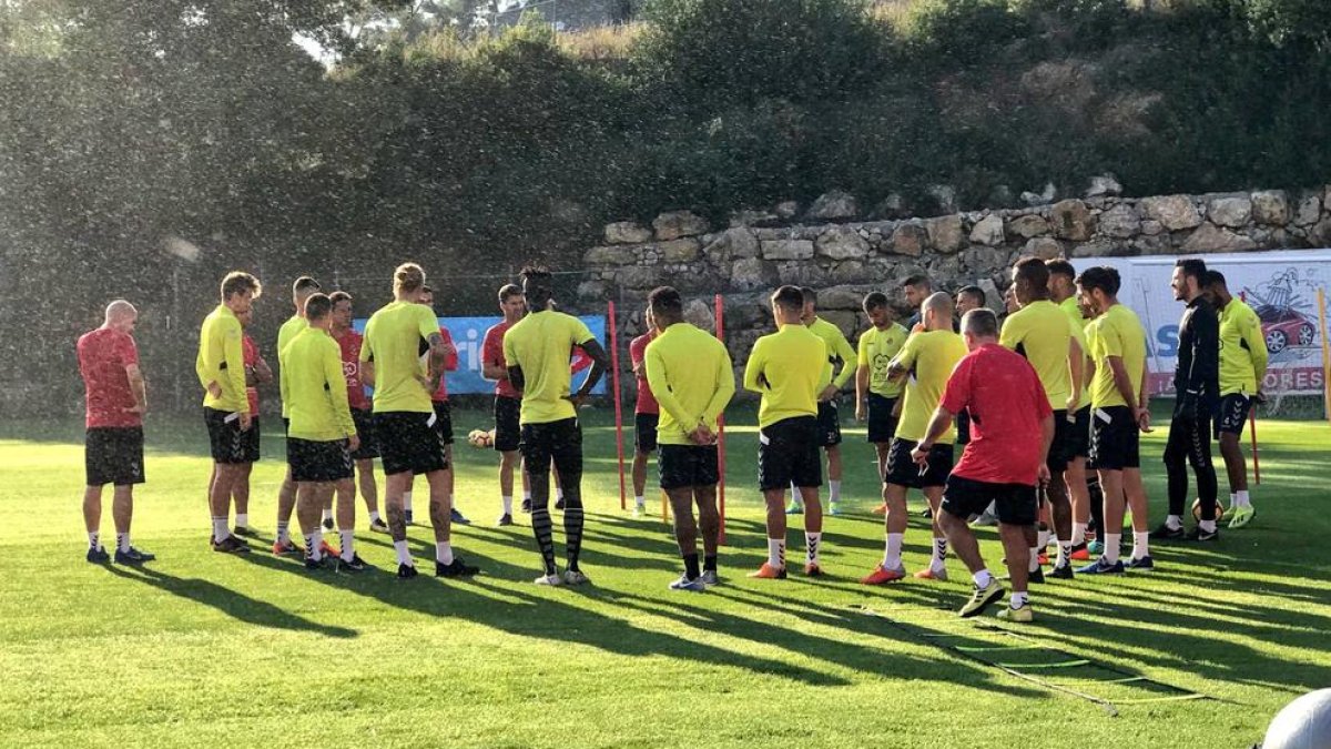 El Nàstic entrena a la espera de la reunión del Consejo