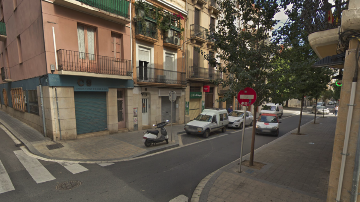 Detenidos tres jóvenes cuando acababan de robar herramientas de una furgoneta en el centro de Reus