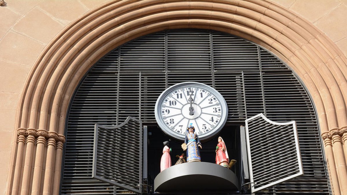 El carilló del Mercat Central sona per primer cop