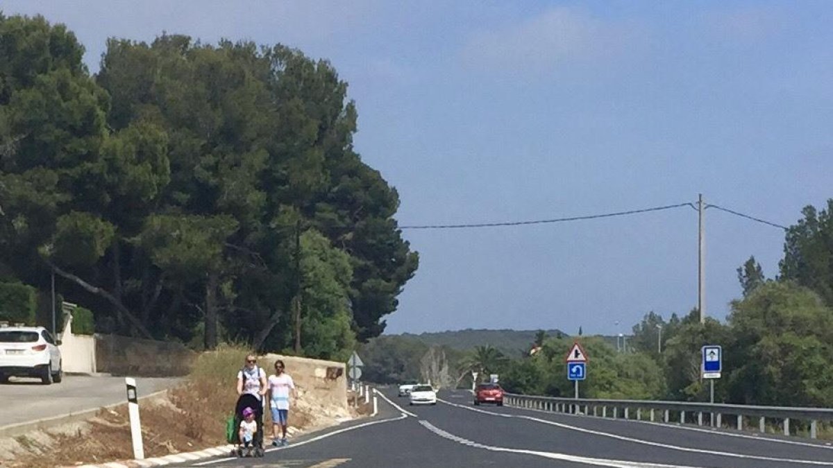 Dídac Nadal reclama recuperar urgentment la parada d'autobús de Solimar