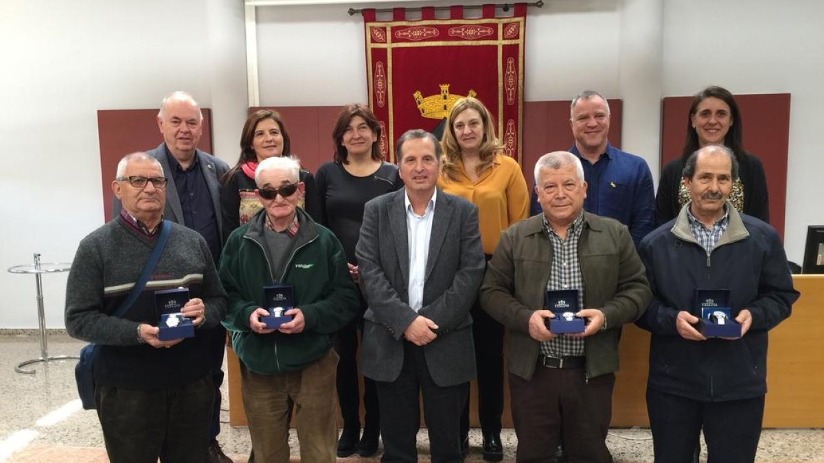 Vandellòs homenajea a cuatro empleados municipales con motivo de su jubilación