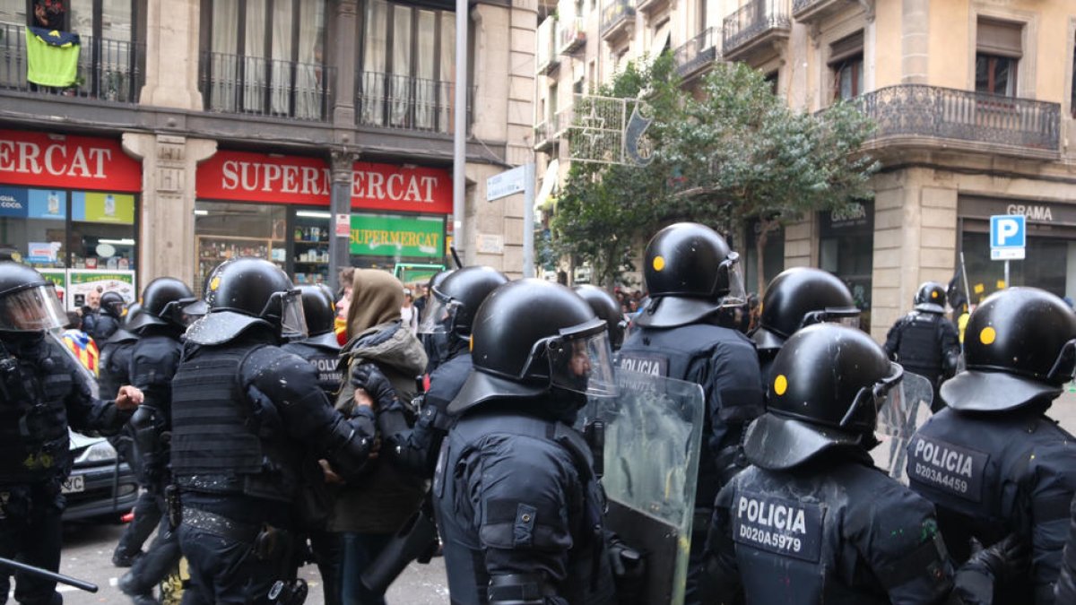 Els CDR carreguen contra l'actuació dels Mossos i demanen la dimissió de Buch
