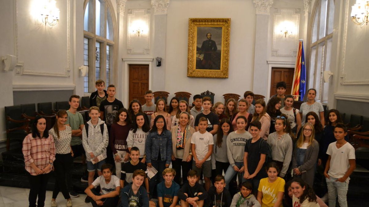 L'Ajuntament rep l'INS Domènech i Montaner en motiu d'un intercanvi amb un centre alemany