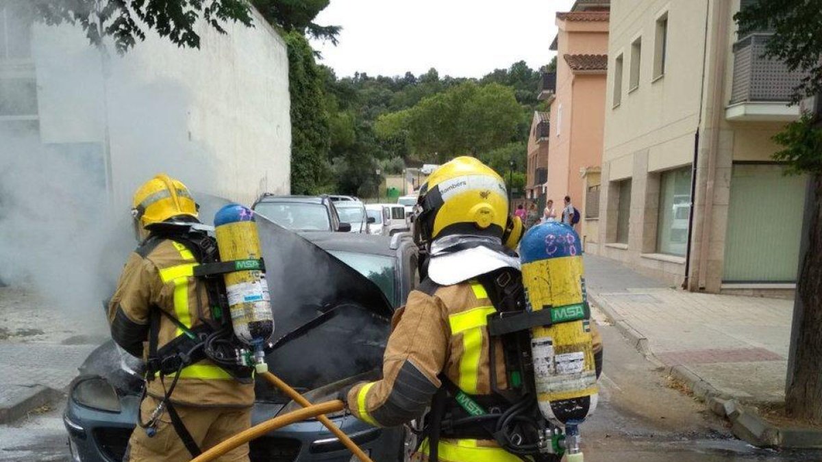 S'incendia un vehicle al centre de Falset
